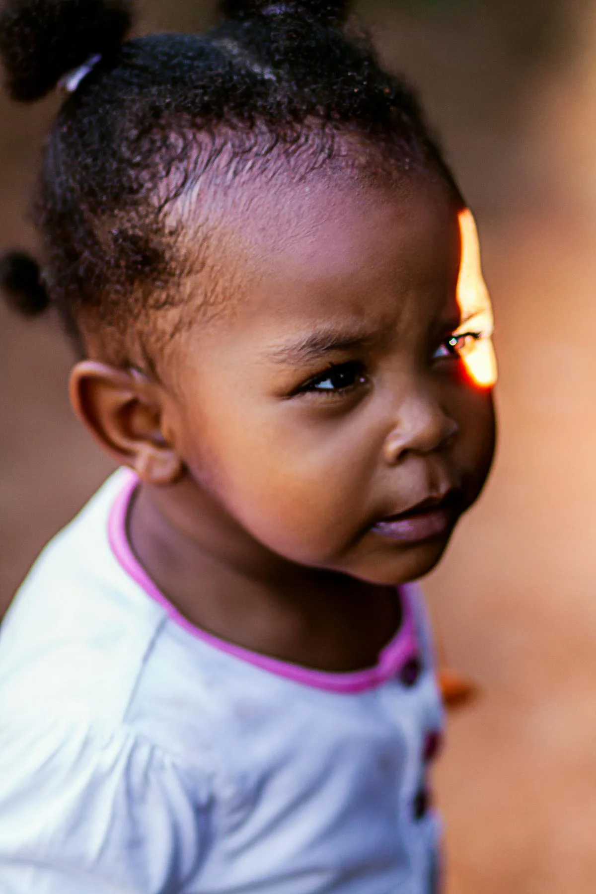 Enfant en bas âge à Zanzibar-association